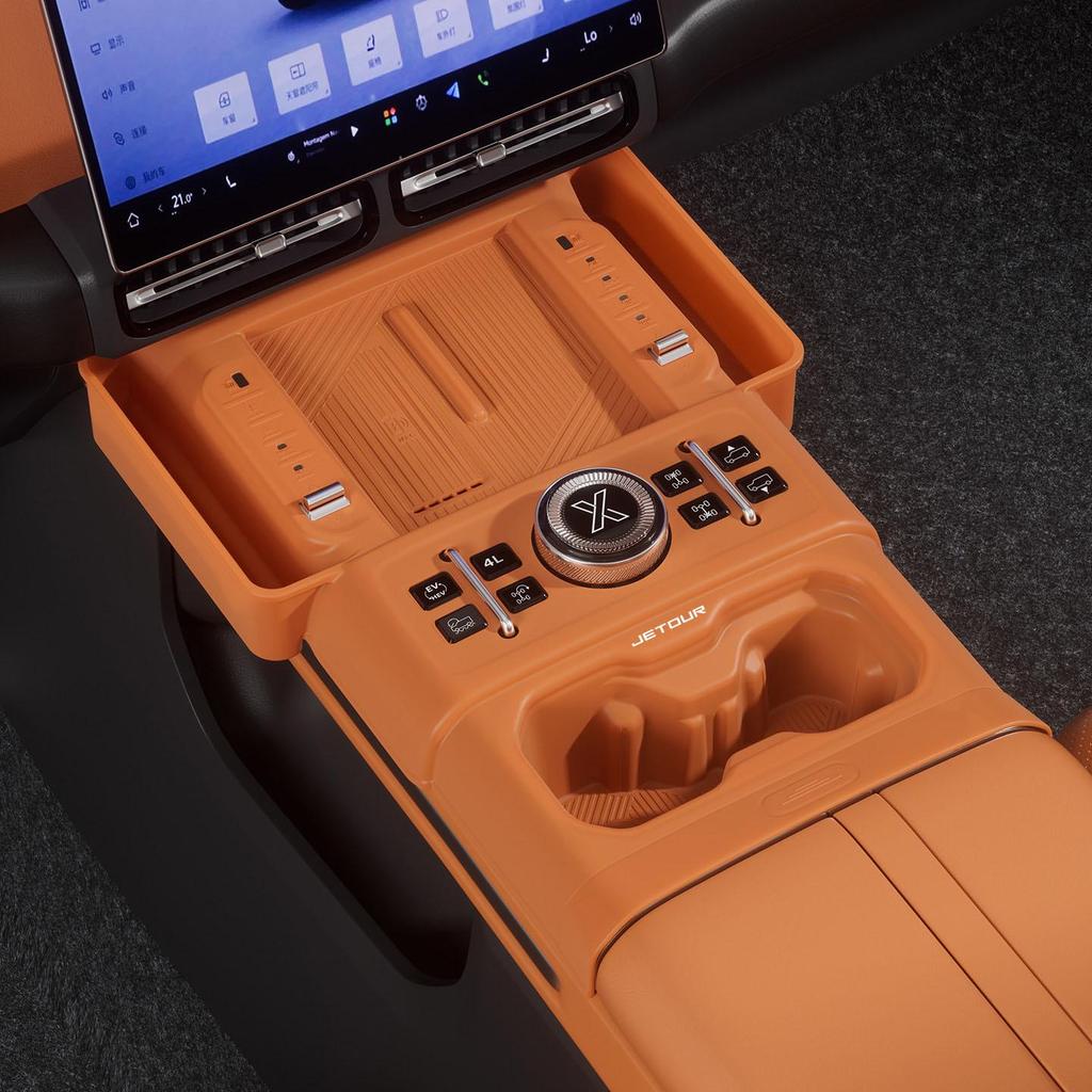 Jetour Zongheng G700 Center Console Silicone Wireless Charging Pad - Scratch and Wear Resistant for 25 Models.