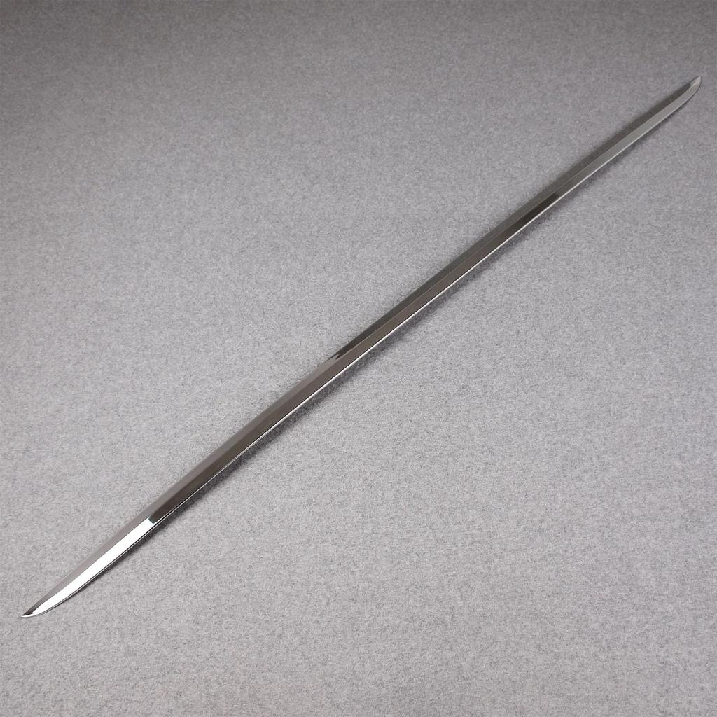 Stainless steel rear tailgate and luggage door garnish for the new Toyota Designed specifically for the Toyota RUIQ Alphard/Vellfire (40 series).