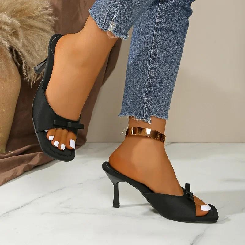 2025 Sommer sexy Temperament High Heels Damen Übergröße eckige Zehenpartie Mode dünner Absatz Ein-Linien elegante Slipper Damen