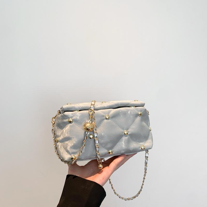 

Ручна гарна сумка-ланцюжок жіноча 2024 літня мода проста сумка через плече персоналізована сумка-коробка повсякденна сумка-месенджер срібний