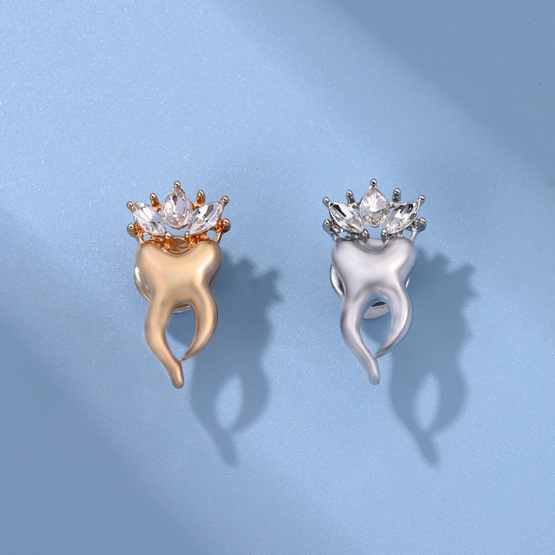 Delicate Teeth Brooch Diamond Inlay Crown Teeth Ornament Metal Badge Cute Pin