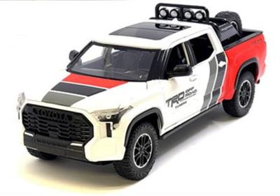 Miniaturauto 1/24 Toyota Tundra 2023 Weiß/Grau mit Schwarzen und Roten Streifen TRD Land Cruiser