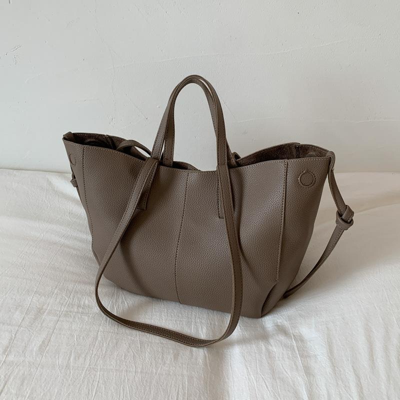 Premium sense niche bag women's 2025 new fashion shoulder bag large capacity tote bag Maillard commuter bag