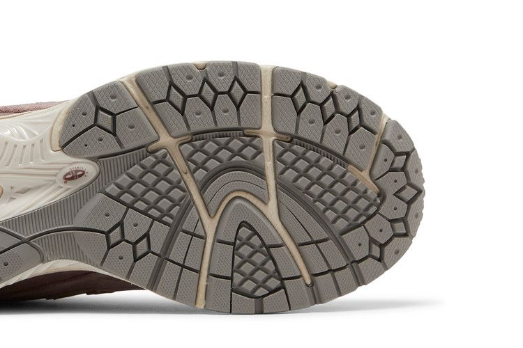 Men's Sneakers New Balance 2002R 'Suede Pack - Dusty Fig'