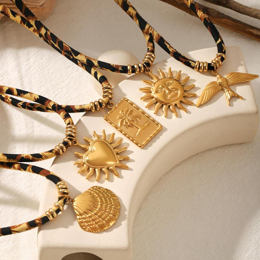 Leopard Print Nylon Rope Pendant Shell Sun Necklace - Cool, Exaggerated, Stainless Steel Design Showcasing Individuality.