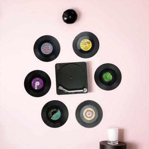 MECOWON Vinyl Record Coasters with Record Player Holder - 6 Pack Cool Coasters for Music Lovers. Perfect for housewarmings, parties, and music lovers.