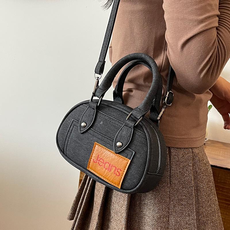 Personalized niche design casual portable denim style bowling bag female versatile commuter messenger bag bag