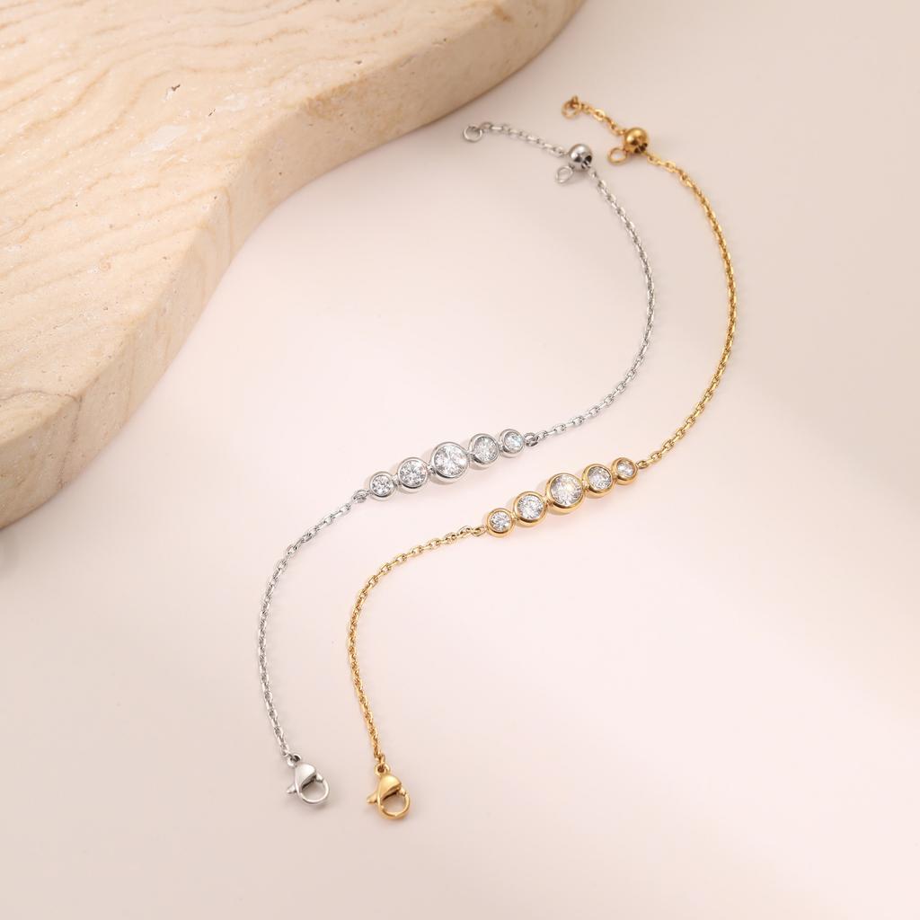Fashion Versatile Heart Shaped Zircon Bracelet With Round Diamond Accents Elegant Jewelry