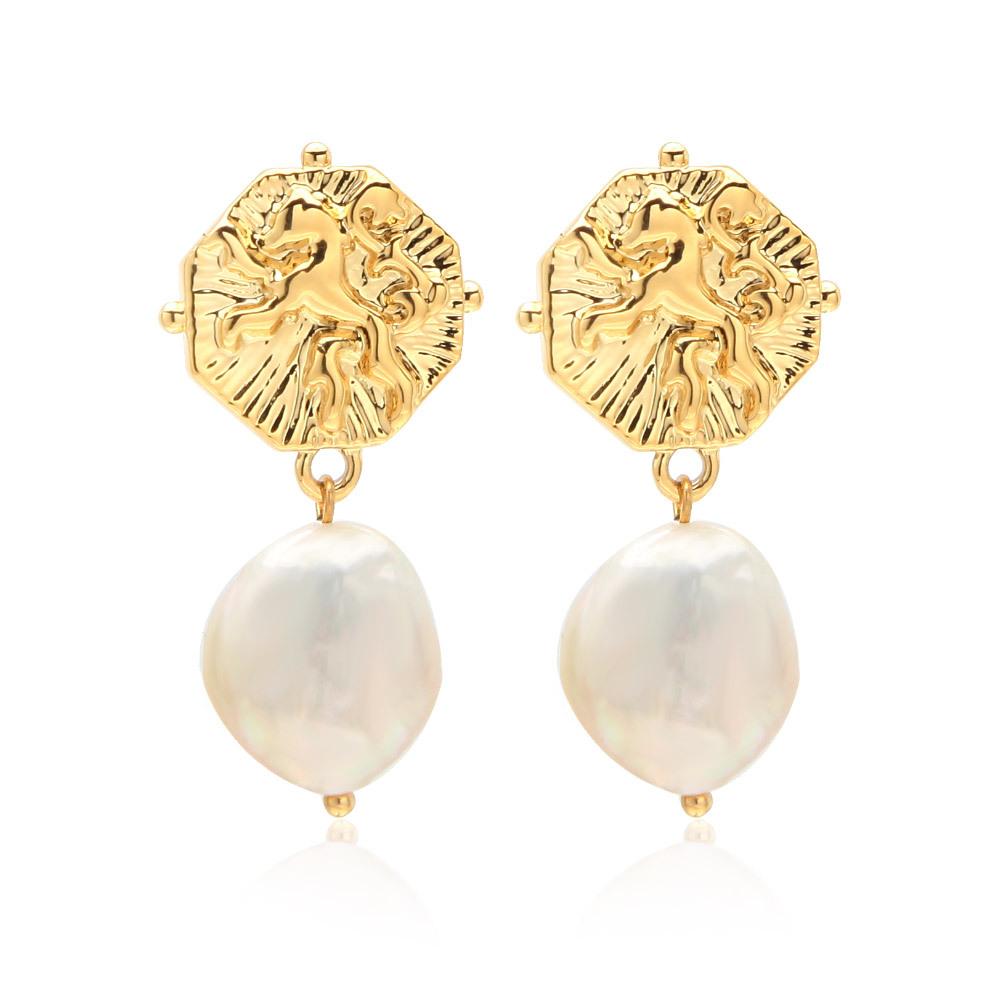French retro pearl pendant earrings, brass gold-plated personalized engraved pattern earrings, niche high-end earrings.