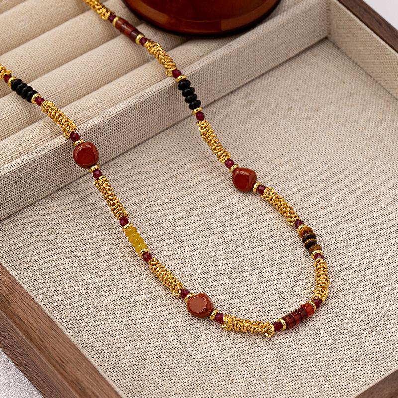New Niche Coffee Splicing Necklace Women's High-end Light Luxury Neck Chain Exquisite Autumn and Winter Beaded Collarbone Chain