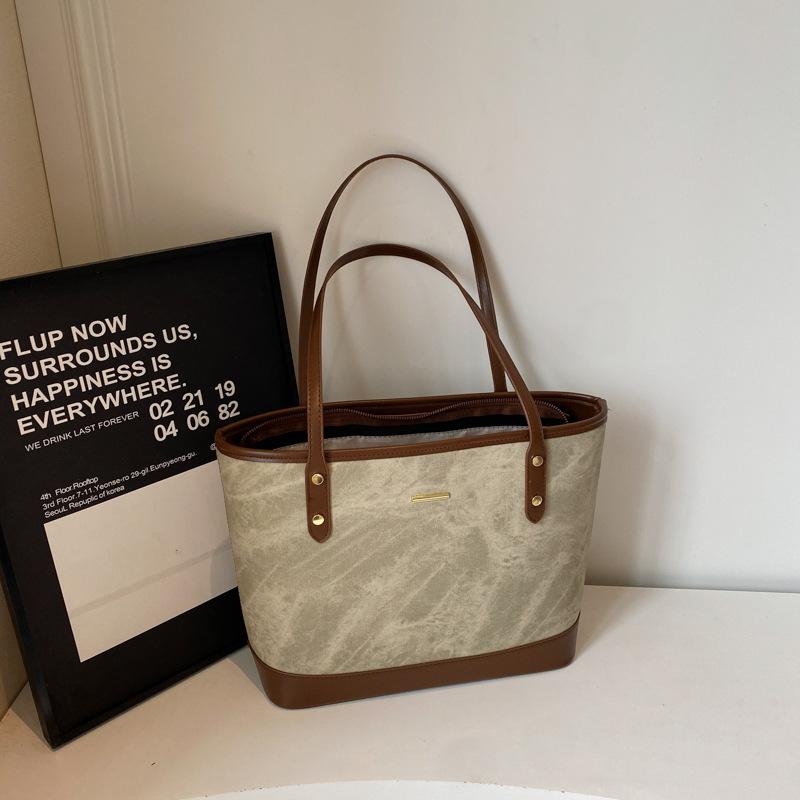 Large capacity versatile women's new retro casual armpit bag niche commuter shoulder bag