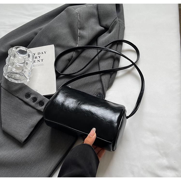 

2025 summer new niche design glossy bag women s bucket bag large capacity high-grade texture shoulder messenger bag