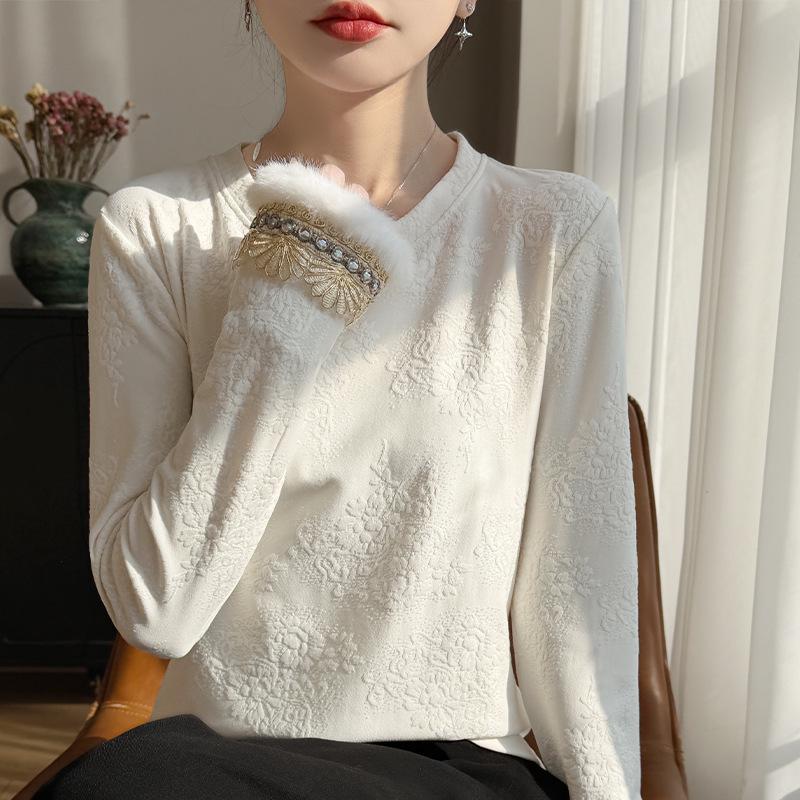 Women's High-End New Chinese Style Round Neck Warm Base Layer Top for Autumn and Winter Fashion