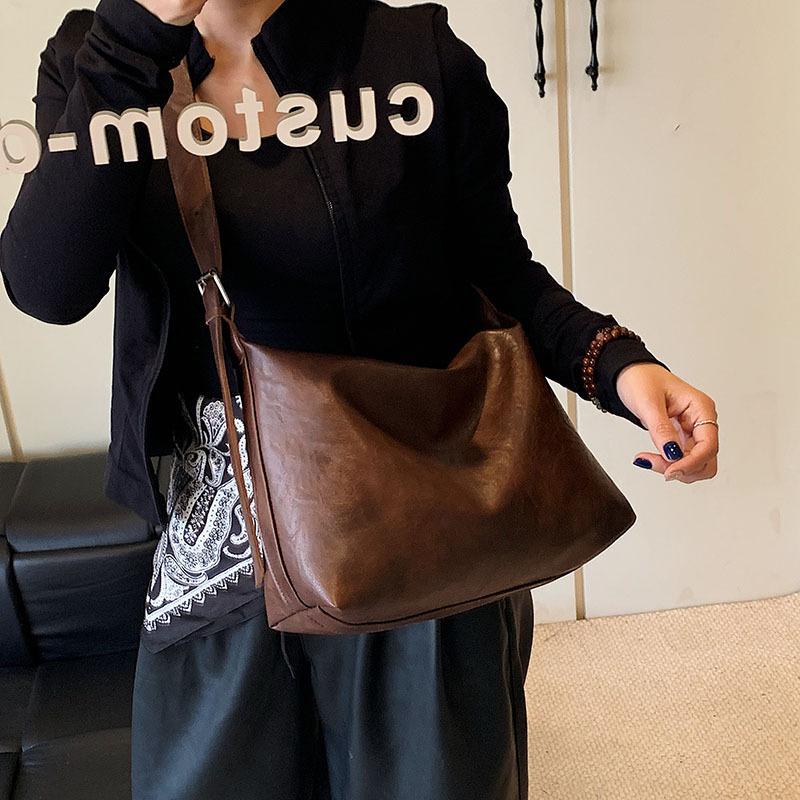 Bag Women's Casual New Retro Large-capacity Commuting Large Bag Casual One-shoulder Messenger Tote Bag Autumn and Winter