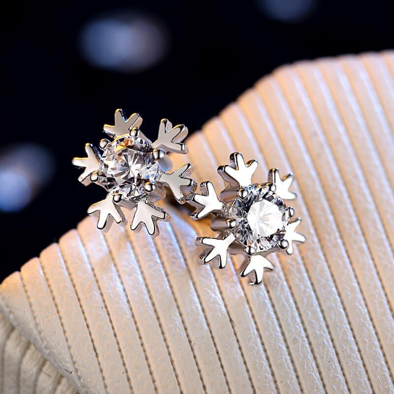 S925 Silver Korean Snowflake Zircon Stud Earrings for Women - Elegant, Simple Design, Ideal Christmas Gift.