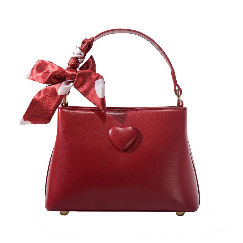 A Niche Hand-held Red Wedding Bag for Brides, A Heart-shaped Commuting Crossbody Single-shoulder Bag for Women