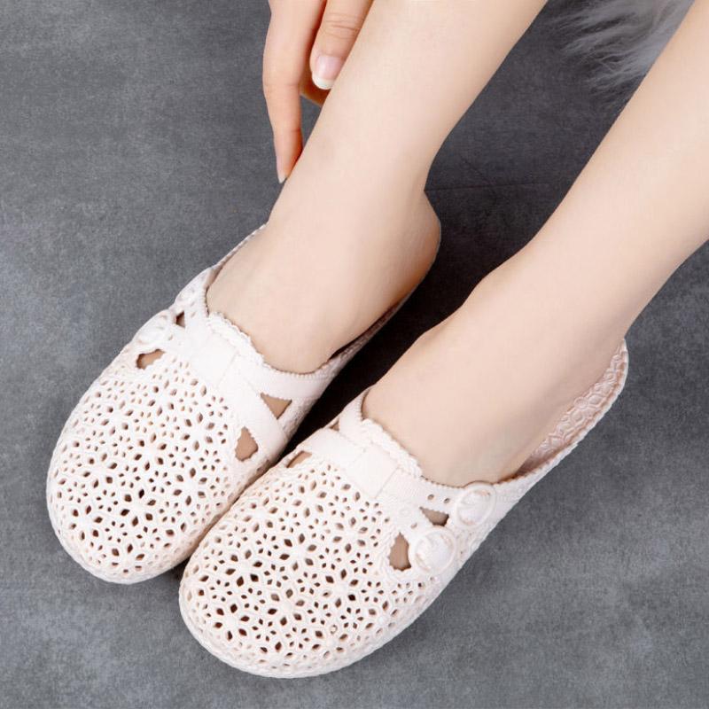 Zapatos con agujeros de verano para playa, baño, sandalias para jardín interior, zapatillas para mujer, antideslizantes, Baotou, transpirables para el hogar
