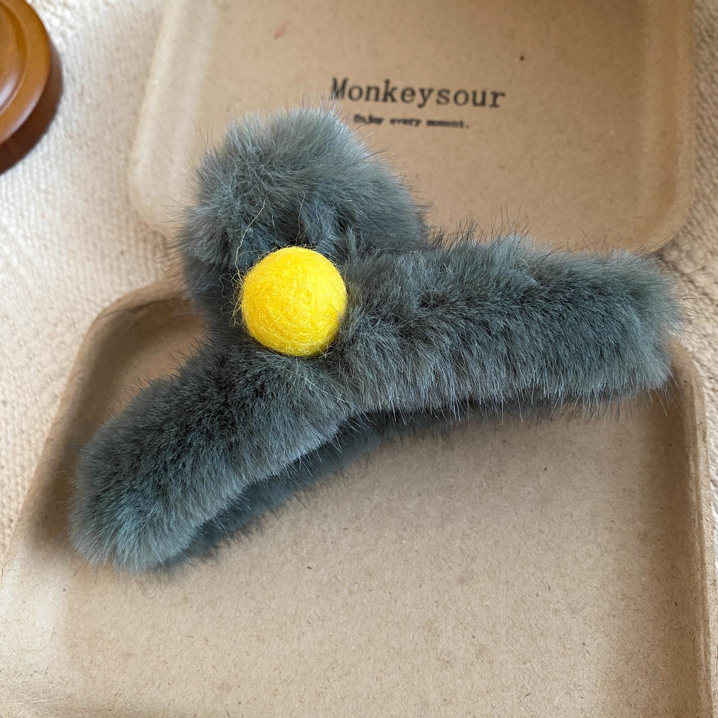 

Autumn and winter retro acrylic love plush grab clip hairpin disc hair shark clip hair accessories headgear women