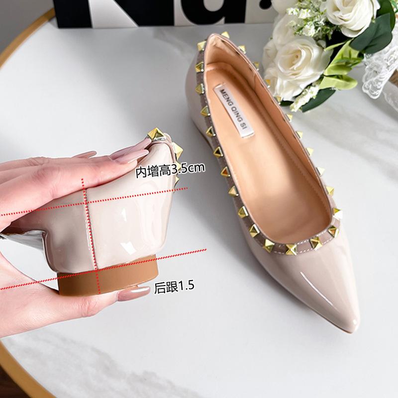 The Inner Height Increase Is Not Tired, the Foot Water Rivet Patent Leather Shoes, Flat Heels Women's Shoes Are Versatile, Pointed Single Shoes