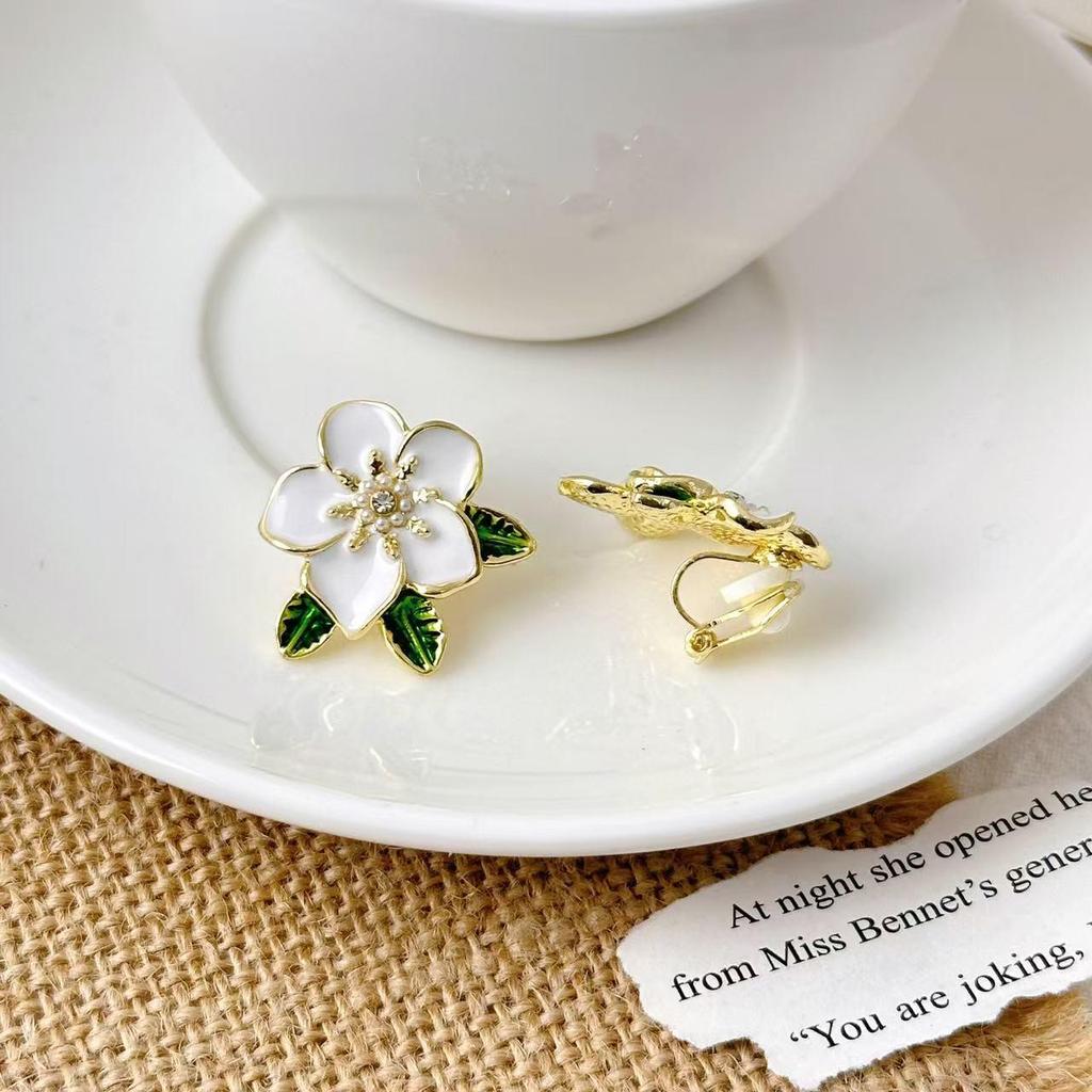 Korean Xiaoxiang Love Heart Earrings: High-End Summer Sweet Design with Niche Oil Drop Accents