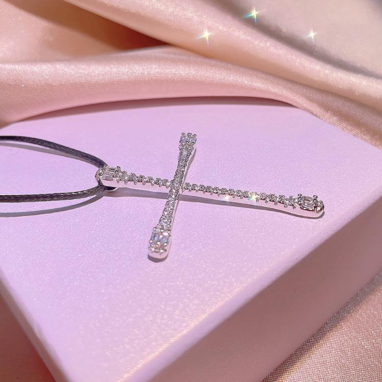 Simple Versatile Cross Pendant Student Hipster Men And Women Couple Necklace Collarbone Chain Party Valentine'S Day Gift