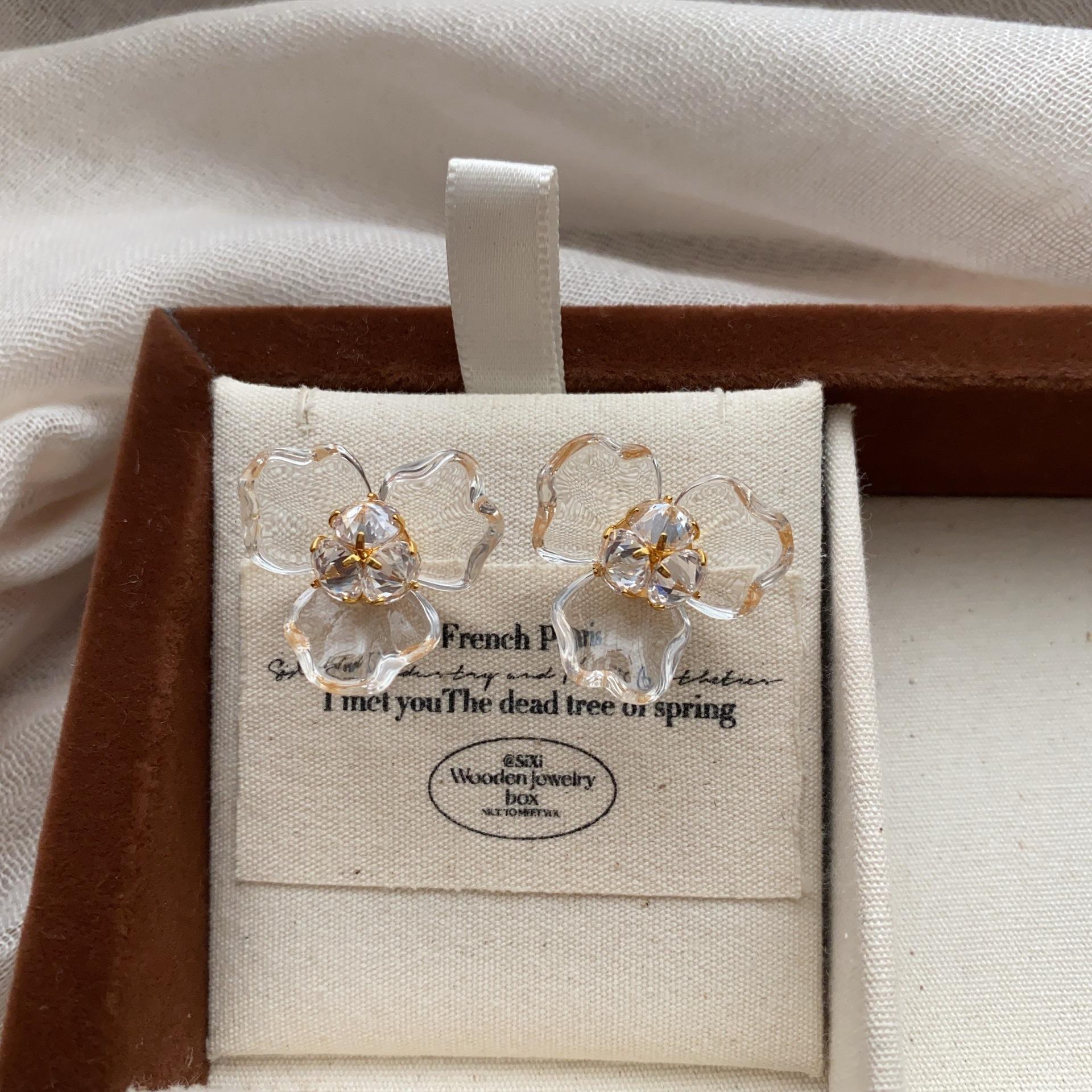 Han Fan Cute Zircon Flower Rhinestone Earrings Fresh Fairy Fluttering Flower Sweet Stud Earrings Commuter Earrings