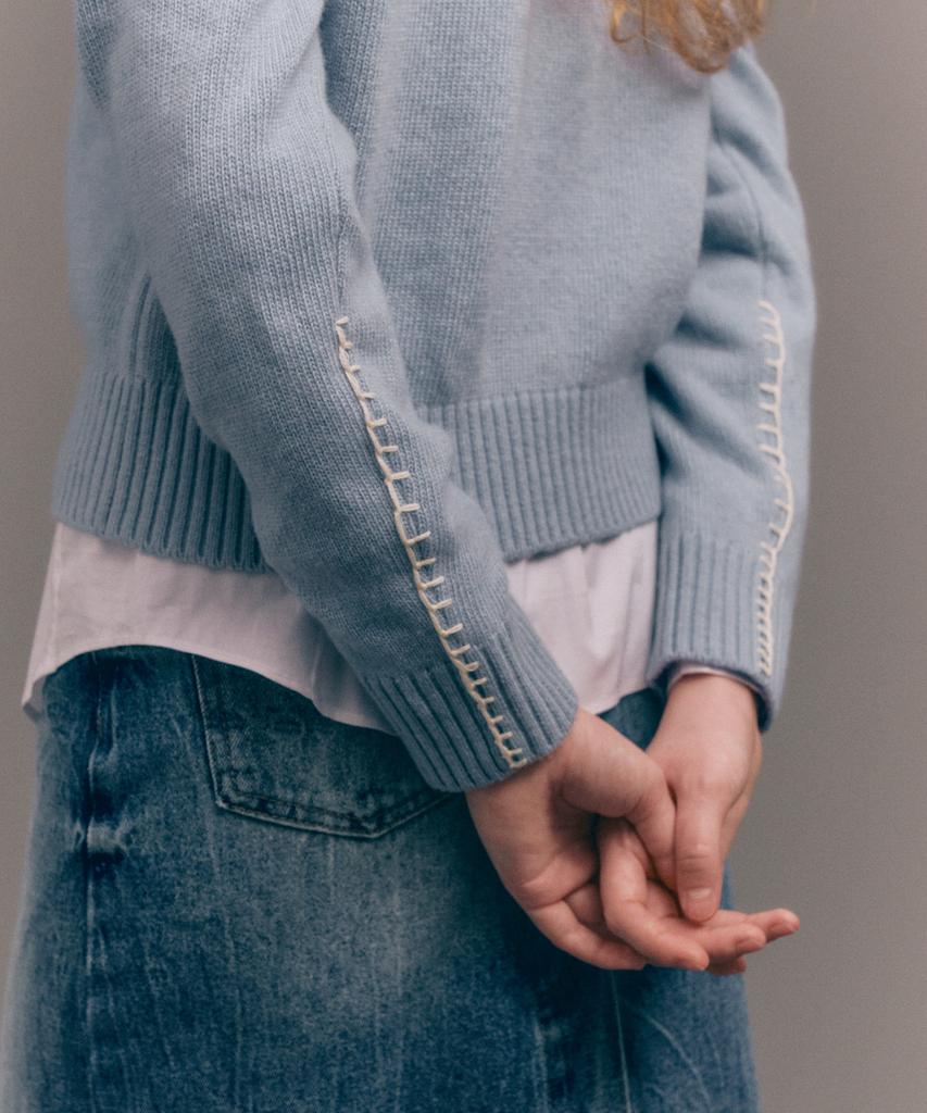 Seteo (W) Contrast Stitch Semi-Crop Knit Ice Blue