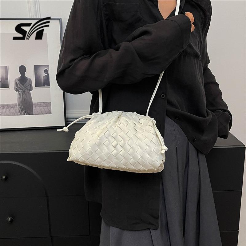 Temperament Weaving Women's Premium Sense Shoulder Bag Women's Cloud Bag Fashion Versatile Oblique Span Bag