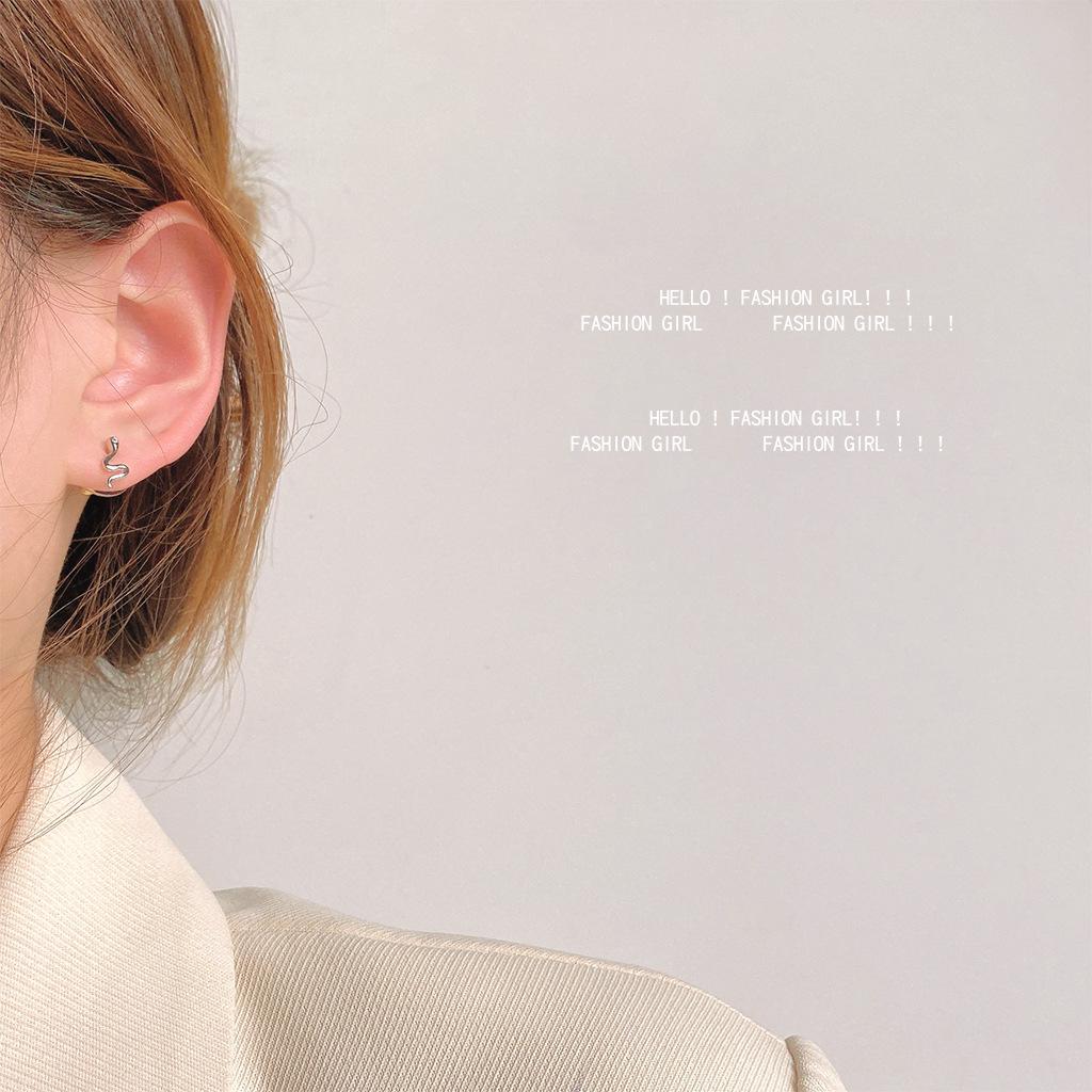 Two ear-raising little spirit snake stud earrings~ 925 silver needle mini version cute sleep without taking off earrings ins earrings
