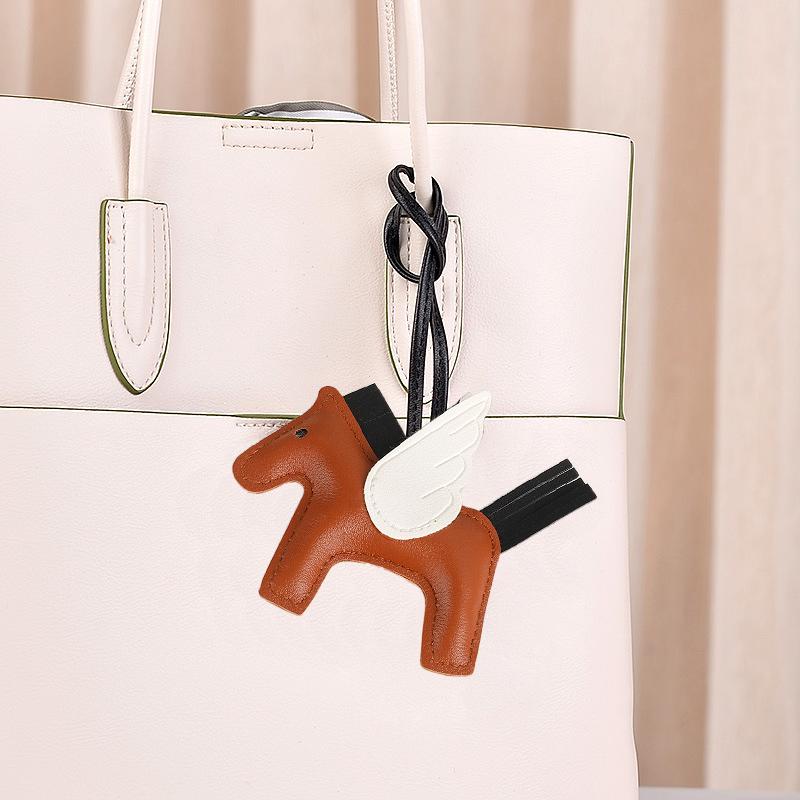 1Pc Horse Pendant Minimalist Bag Pendant Creativity Wing Decoration Cartoon Color Blocking Leather Pendant Car Keychain