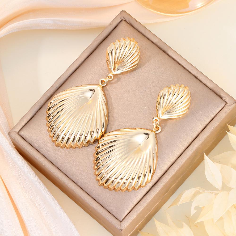 European & American Metal Style Shell Dangle Earrings: Creative Women's Fashion High-Quality Alloy Jewelry