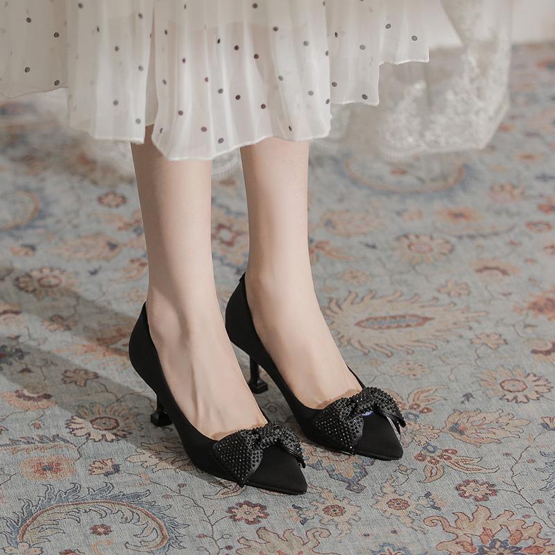 Pointed head, shallow mouth, thin heels, single shoes, celebrity style 2025 spring new models, elegant temperament, fashionable kitten and high heels,
