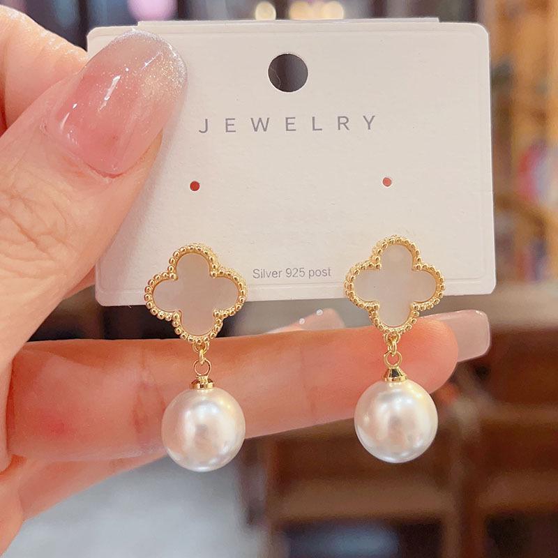 Four-Leaf Clover Natural Pearl Shell Dangle Earrings – Elegant French Luxury with Silver Needle