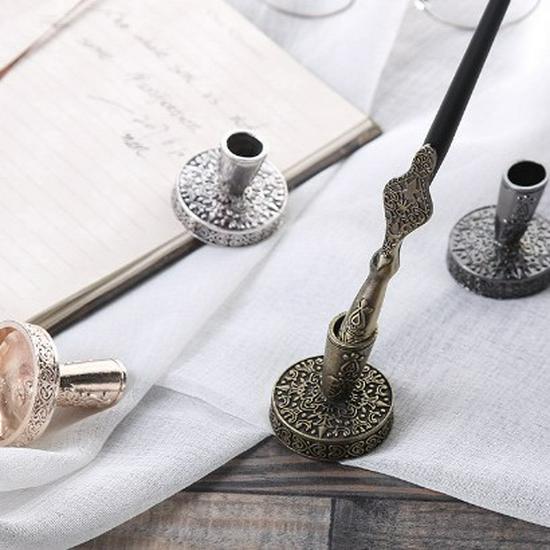 European Retro Slanted Mouth Pen Holder - Creative Office Fountain Pen Stand With Carved Design, 3D Pen Holder YX01-2 Ancient Silver Slanted Pen Holder