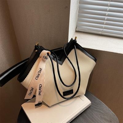 Borsa a Tote di Grande Capacità per il Pendolarismo, Stile di Alta Gamma, Borsa a Spalla Singola, Borsa Casual a Forma di Cuore da Sottobraccio