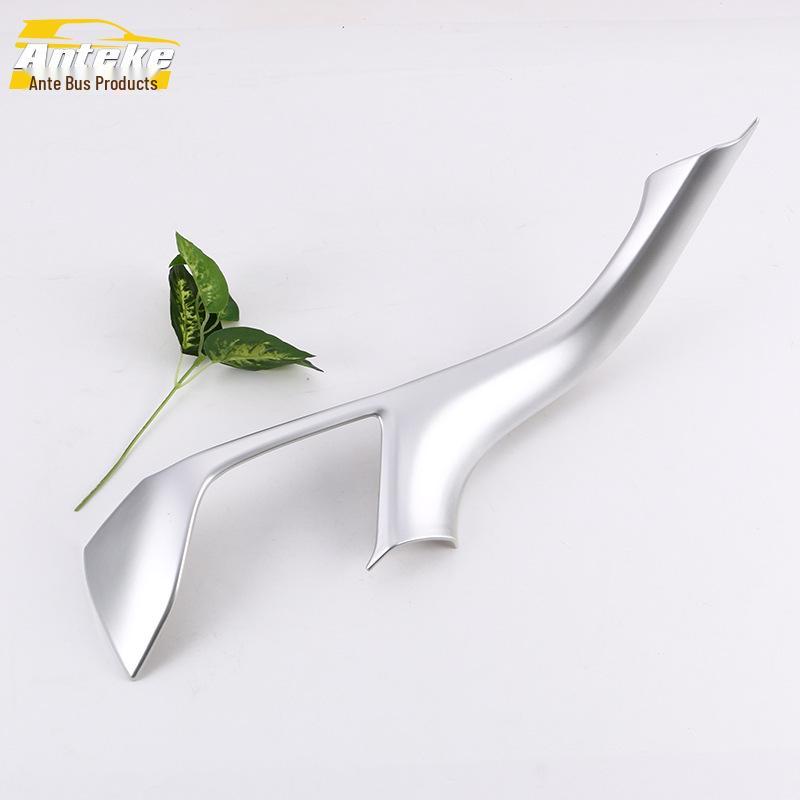 

Antke fits 16 Guandao models with dashboard decorative stickers and electroplated sequins car accessories.