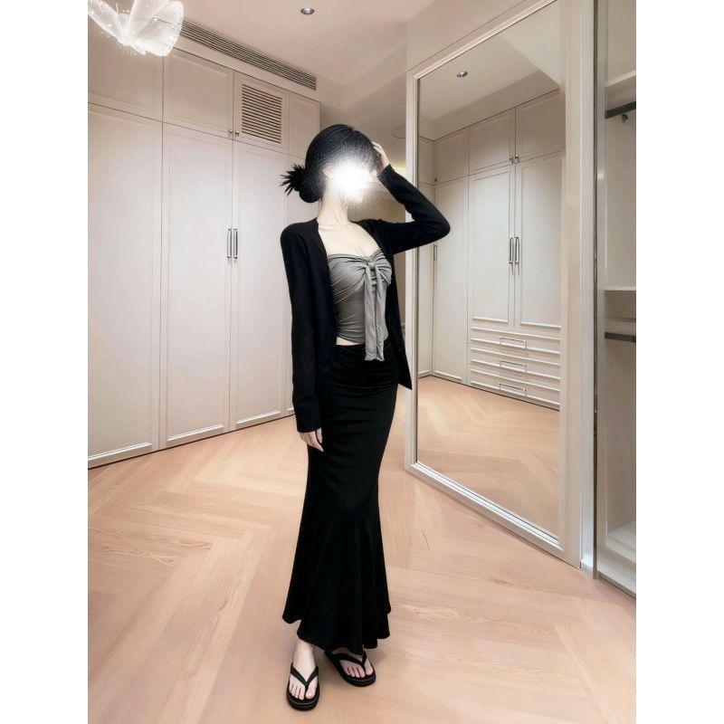 

Korean Style Black Cardigan, Strapless Top, and Fishtail Skirt Winter Three-Piece Set M