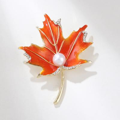 Korean Maple Leaf Small Fresh and Versatile Atmospheric Oil Brooch Brooch Brooch Jewelry, Spot