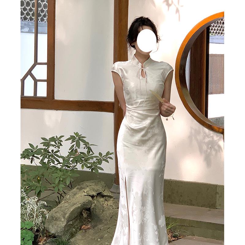 Women's Retro Chinese Style Cheongsam Dress with Stand Collar and Slit - Slimming Evening Long Dress
