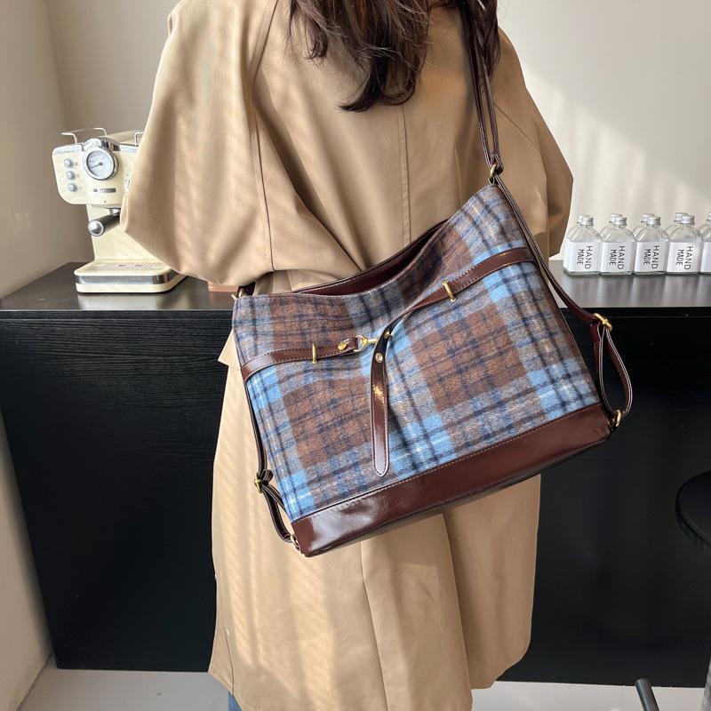 

Женская сумка Amy Rabbit 2024 года, новый тренд, мода, простая повседневная клетчатая сумка с текстурированной ручкой через плечо 35*12*30