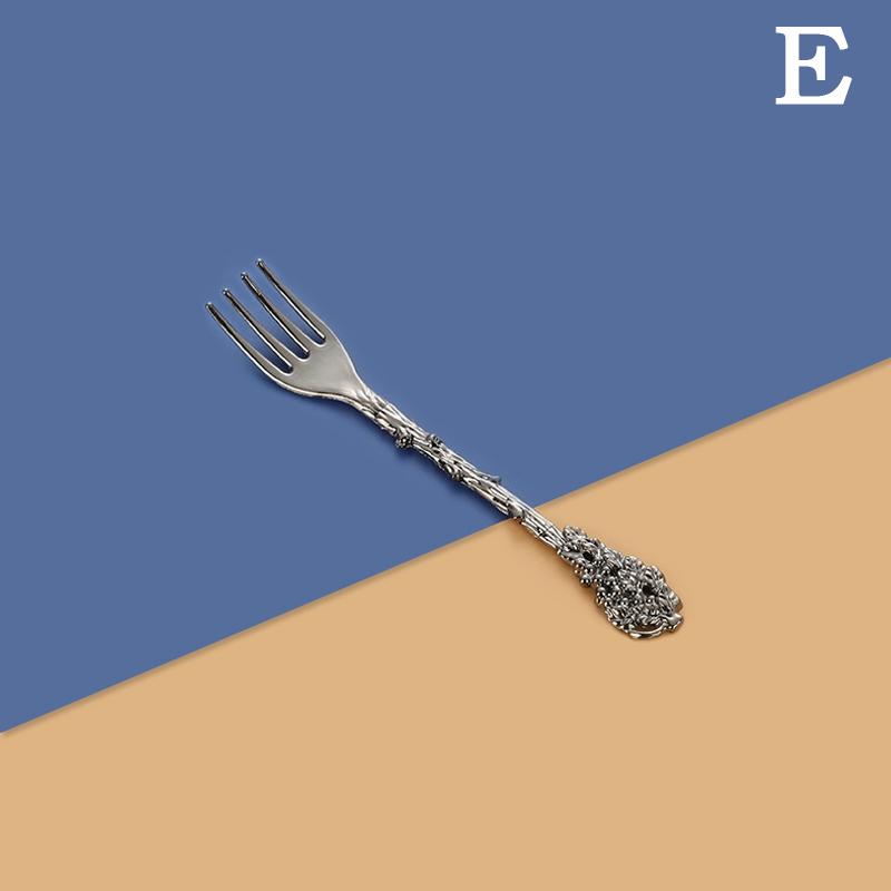 2PCSEuropean Dessert Fruit Fork Stainless Steel Long Handle Cake Snack Fork Embossed Tableware Salad Fork Kitchen Utensils