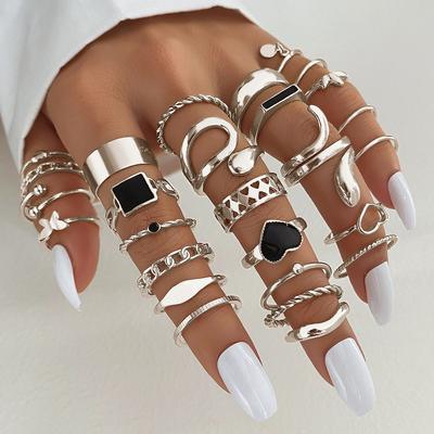 Conjunto de Anéis da Moda 2023 Anel Quadrado de Coração Gotejante Preto Conjunto de 27 Peças Anel Quadrado K Branco Cobra Acessórios Clássicos de Boate Prata Anel Elegante de Mulher Presente