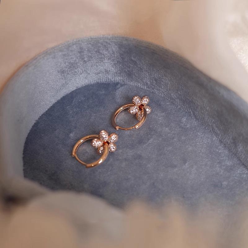 

Flower Zirconia Earrings Female Light Luxury Premium Niche Earrings Hundred Matching Two Wearing Earrings Casual Elegant Accessories Classic Jewelry