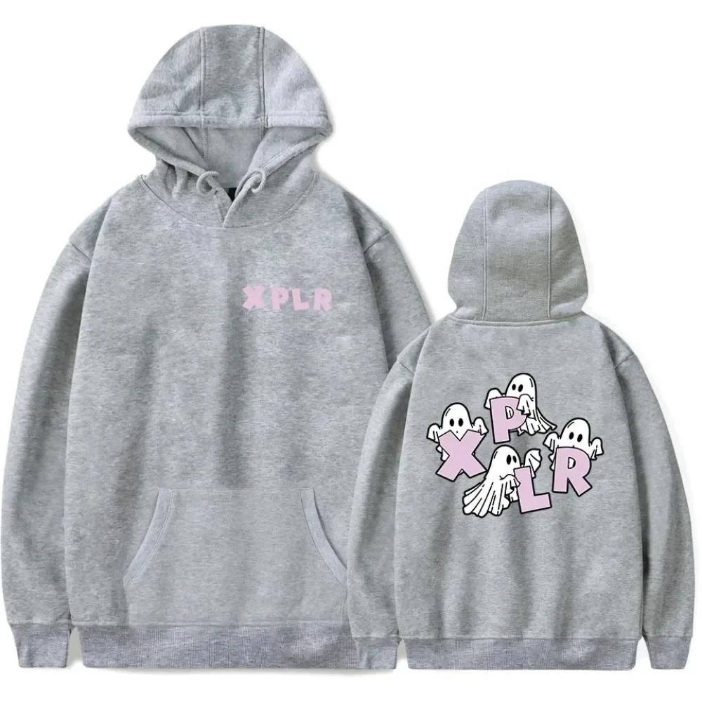 Der Hoodie mit dem XPLR Ghost-Muster ist ein lässiges Sweatshirt, das sowohl für Männer als auch für Frauen geeignet ist.