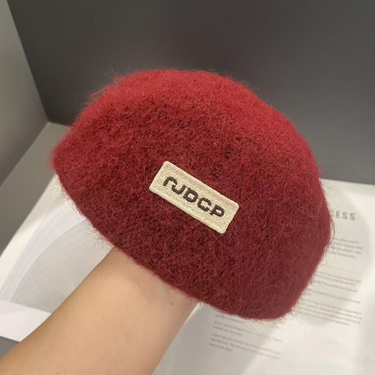 

Модный берет в корейском стиле для женщин на осень и зиму. Новый теплый берет, подчеркивающий темперамент и лицо. Берет маленького художника. M（56-58cm）