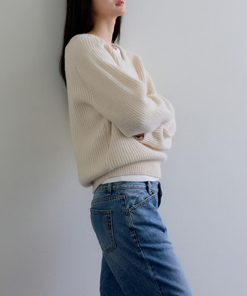 KNOWING Alpaca Oversized V-Neck Knit (Cream)