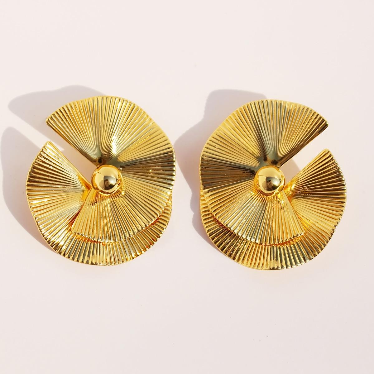 Niche Creative Геометрический дизайн Преувеличенные Большие Серьги-гвоздики Женская Мода Каскадные Серьги-гвоздики в форме веера High Sense 459 золотой