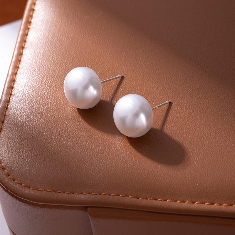 Premium Pink Pearl Stud Earrings Women'S Light Luxury Niche Design Earrings Temperament Ear Buckles Gentle And Elegant Earrings