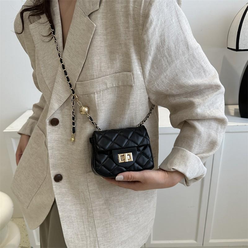 

Exquisite 2025 Women s Mini Quilted Chain Crossbody Bag – High-End Versatile Fashion Shoulder Bag 13.5*7*12 cm чёрный