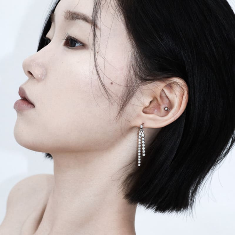 Baroque Stone Two unbalanced glitter earrings